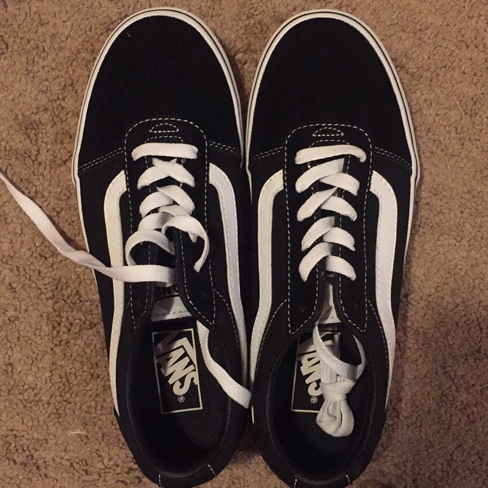 BRAND NEW WOMENS 8.5 VANS